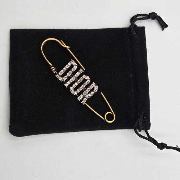 ❌❌SOLD❌❌🔥 #3 Christian Dior Stylish Gold Safety Pin Brooch - Picture 13 of 16